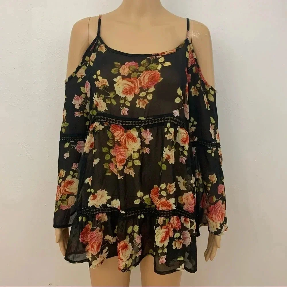 Paper Crane blouse with floral novelty print. - Picture 1 of 7